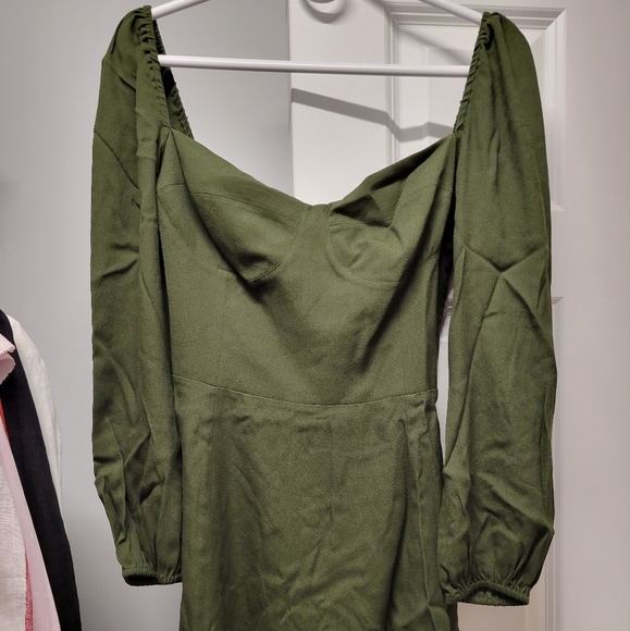 Reformation Mochi Dress in Fern Green - Picture 4 of 9